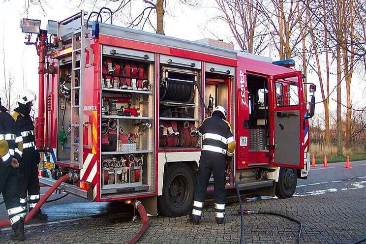 Schermdoekbrand bij kwekerij in Vierpolders