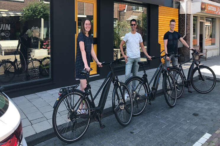 JEM-id stapt op de fiets